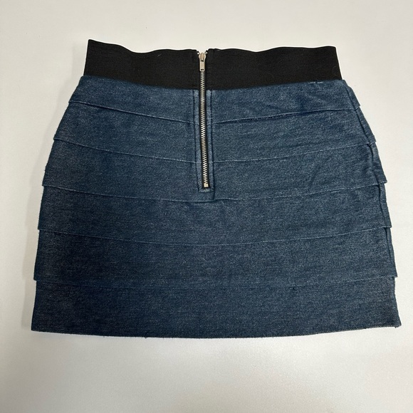 Express mini skirt. - Picture 4 of 4